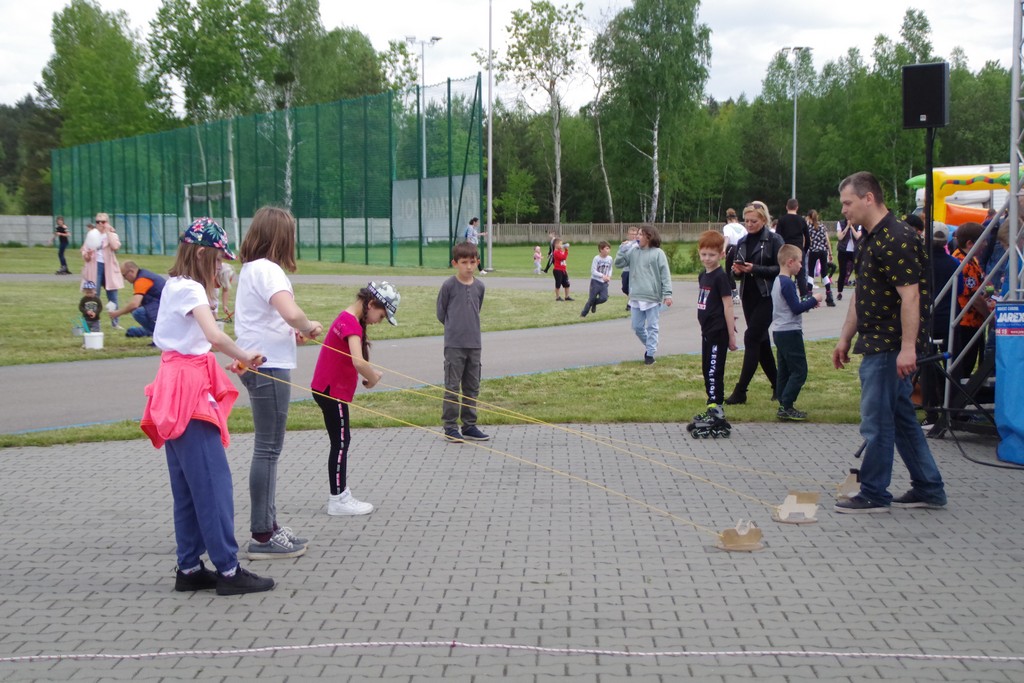 Fotrografia w trakcie Dznia Dziecka 2021 na stadionie miejskim w Kaletach